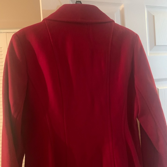 ANNE KLEIN LADIES MAROON COAT. - Picture 4 of 5